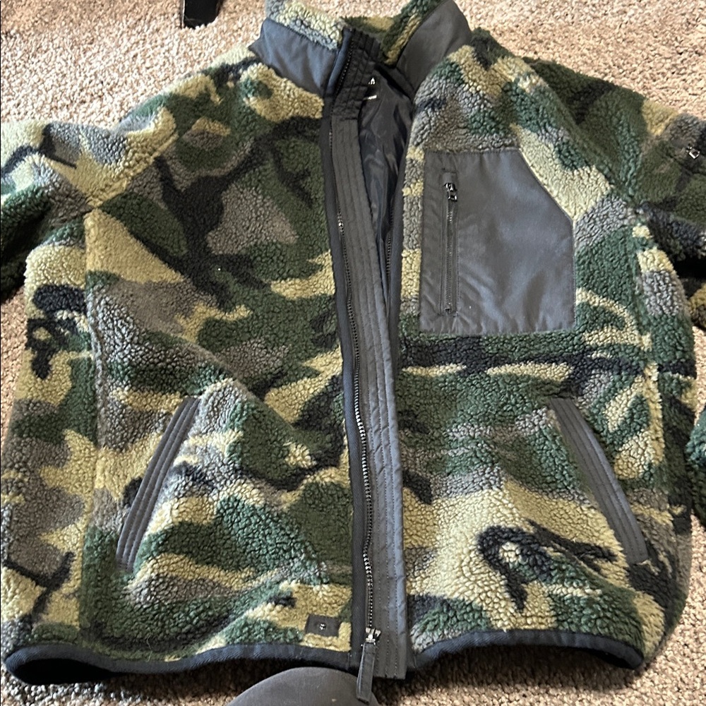 Alpha Industries men’s Green Camouflage Fleece Jacket
Almost new